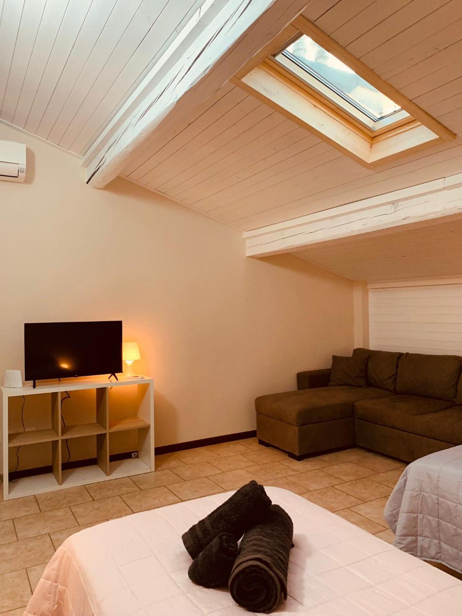 Casa Amelie Apartment Пескиера дел Гарда Екстериор снимка